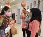 Cara Gendong Nagita Slavina Bikin Kagum