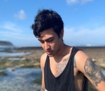 Memiliki Banyak Tato