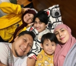 <i>Cute Family</i>