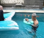 Ajari Sang Putra Berenang