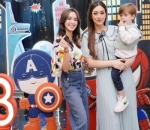 Foto Bareng Claudia Andhara