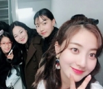 Jihyo TWICE dan Park Jiyoung