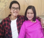 Lengket dengan Sang Ibu