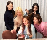 Yoona Cs Nimbrung Tiup Lilin