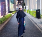 Manis dengan Cape Coat