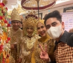Ke Kondangan Berdua