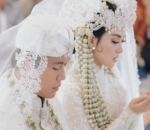 Syahrini dan Reino Barack