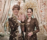 Bahagia Pamer Cincin