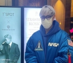 Kenakan Jaket NASA