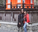 Adu Pose Kala Melancong ke Jepang
