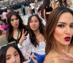Pose Dulu Sebelum Konser Mulai