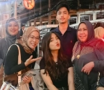 Akrab Bersama Keluarga