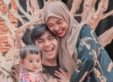 Ria Ricis Bangga Kabarkan Teuku Ryan Lulus S2, Ekspresi Moana Bikin Salfok