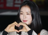 Ahn Eun Jin Alami Wardrobe Malfunction di Blue Dragon Film Awards 2023