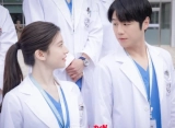 Go Yoon Jung Akui Bakal Terus Flirting ke Jung Joon Won di 'Resident Playbook'