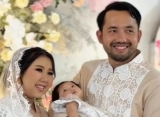 Bayi Cantik Kiky Saputri Pakai Hijab Bikin Gemas Maksimal