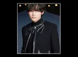 V BTS Banjir Pujian Usai Penampilan Menarik di Paris Fashion Week