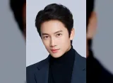 Ji Sung dan Ha Yun Kyung Gelar Pernikahan Palsu di Premiere 'The Apartment Job'