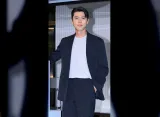 Hyun Bin dan Son Ye Jin Liburan Bersama Anak di Disneyland