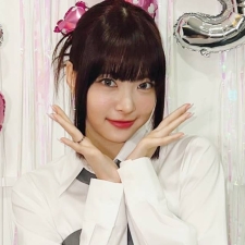 Kembaran, Baju Hong Eunchae LE SSERAFIM Dibuat Lebih Terbuka dari Huening Kai TXT