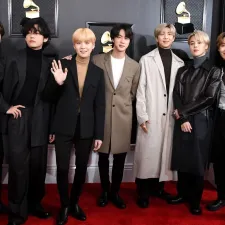 Pertunjukan Drone Bertema BTS Menggugah Semangat ARMY di Busan