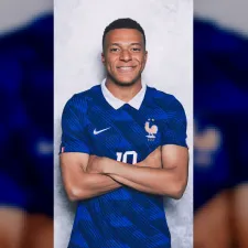 Kylian Mbappé Viral Minta Wasit Serahkan Ban Kapten Tim Prancis