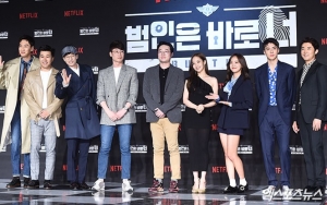 Kocaknya Sehun - Lee Kwang Soo cs Bergaya Ala Detektif di Preskon 'Busted'