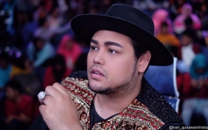 Ivan Gunawan Pakai Kaca Mata Super Besar, Netter: Kayak Tukang Las