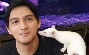 Ular Peliharaannya Gigit Penyanyi Dangdut, Lucky Hakim Ogah Minta Maaf