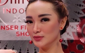 Sempatkan Waktu Hubungi Orang Tua, Zaskia Gotik Dipuji Netter