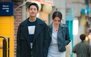 Syuting 'Pretty Noona' di Rumah Sakit, Manisnya Interaksi Jung Hae In-Son Ye Jin