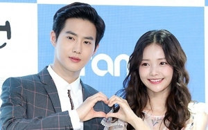 Ganteng Banget, Suho Pose Manis Bareng Ha Yeon Soo di Preskon 'Rich Man'
