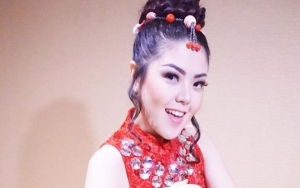 Membanggakan, Tina Toon Lulus S2 Cum Laud dan Jadi Mahasiswa Berprestasi