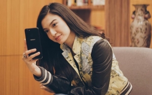 Raline Shah Jadi Kuli Bangunan Demi Amal, Netter Sindir Syahrini dan Raisa