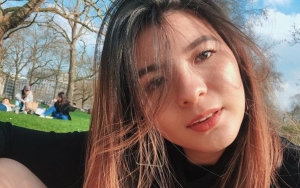Warisi Bakat Cantik Wulan Guritno, Shaloom Razade Pose Imut Bareng Anak Anjing