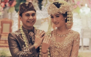 Raditya Dika 'Sombong' Pamer Buku Nikah, Netter Tulis Komentar Kocak
