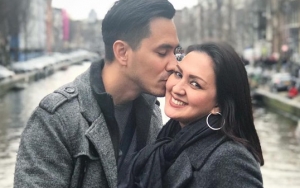 Pilih Tempat Ekstrem, Darius Sinathrya Ajak Istri Kencan Disini