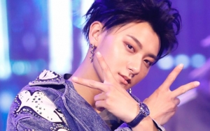 Mirip Banget, Tao Ceria Pamer Foto Bareng 'Kembaran'