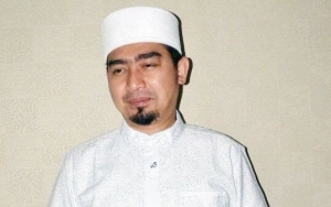 Ustadz Solmed Tangisi April Jasmine Saat Melahirkan, Ini Alasan Sedihnya