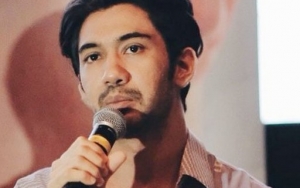 Nyaman Akting Atau Nyanyi, Ini Jawaban Reza Rahadian