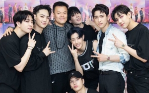Cuek Isu Gabung Sekte Sesat, JYP Asyik Nonton Konser GOT7 