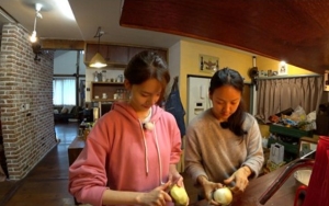 Cover Dance 'Tell Me Your Wish' SNSD, Lee Hyori Bikin Yoona Terpukau di 'Hyori's BnB'