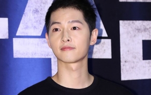 Awas Iri, Beruntungnya Fans Ini Pamer Dapat Tanda Tangan Joong Ki