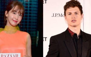 Hadiri Fashion Show di New York, Yoona Interaksi Manis dengan Ansel Elgort