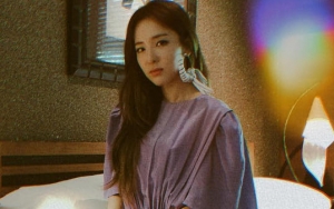 Unggah Foto Ala candid, Tas 'Plastik' Dara Jadi Sorotan Netter