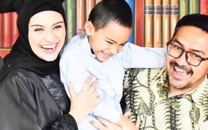 Tingkah Lucu Anak Zee Zee Shahab Sambut Adik Baru