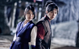Suzy Digaet 'Vagabond' Susul Lee Seung Gi, Bakal Reuni 'Gu Family Book'?