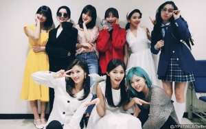 Cosplay Jadi Tokoh Film, Twice Ungkap Serunya Acara Open Fansign