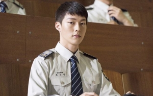 'Come and Hug Me' Ungkap Gantengnya Jang Ki Yong di Upacara Kelulusan Polisi