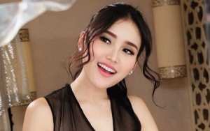 Ayu Ting Ting Girang Dicium Didi Riyadi Element,  Fans Baper Doakan Jadian